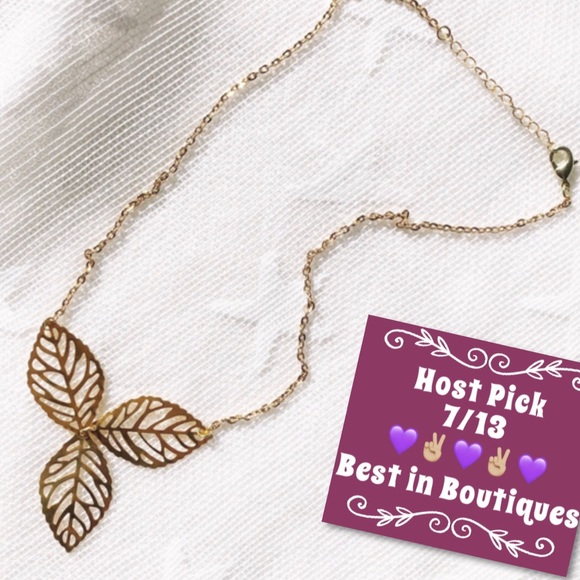 Jewelry - 💜HP💜 Gold Tone Three Leaf Necklace Good Luck